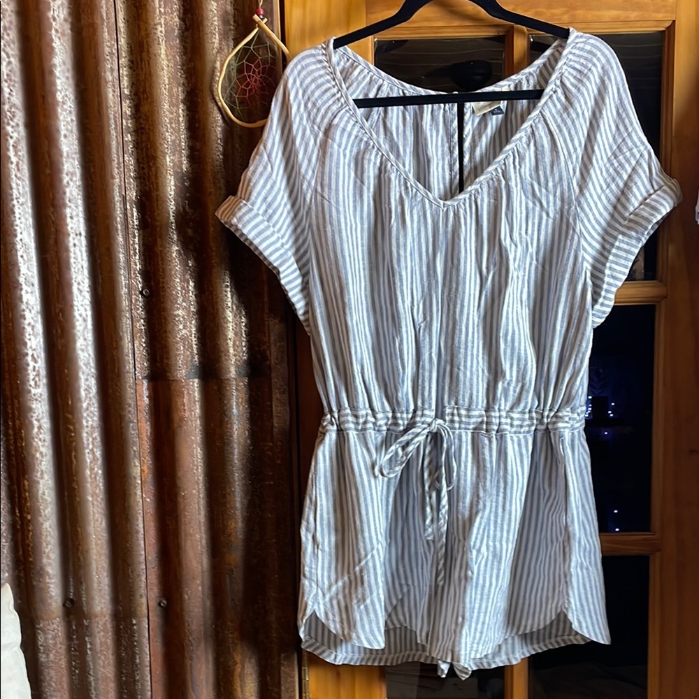 ALERT! Universal Threads LINEN/RAYON Striped V-Neck Tie-Waist Romper, Size S